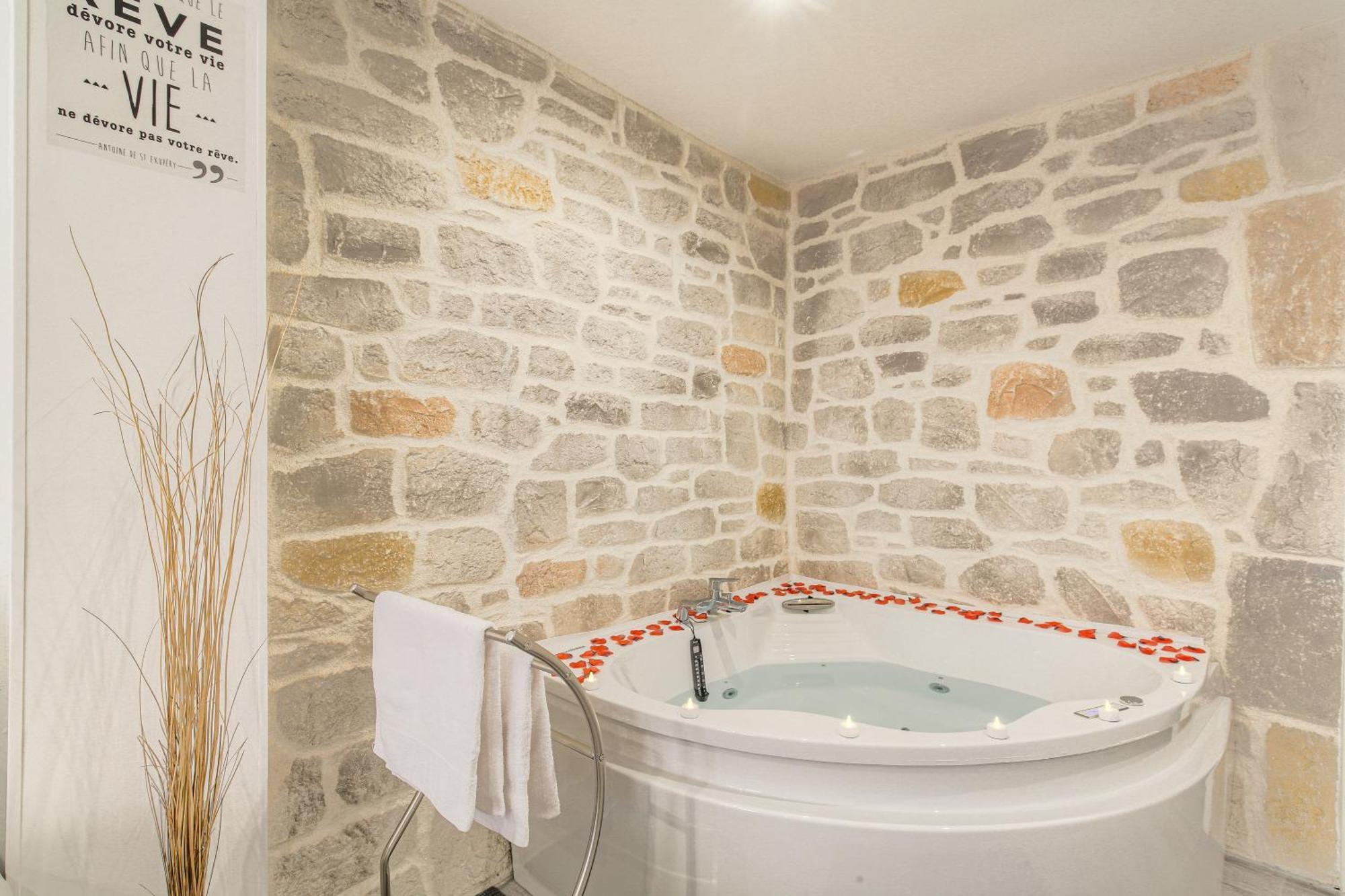 La Suite Neuvilloise Neuville-sur-Saone Luaran gambar